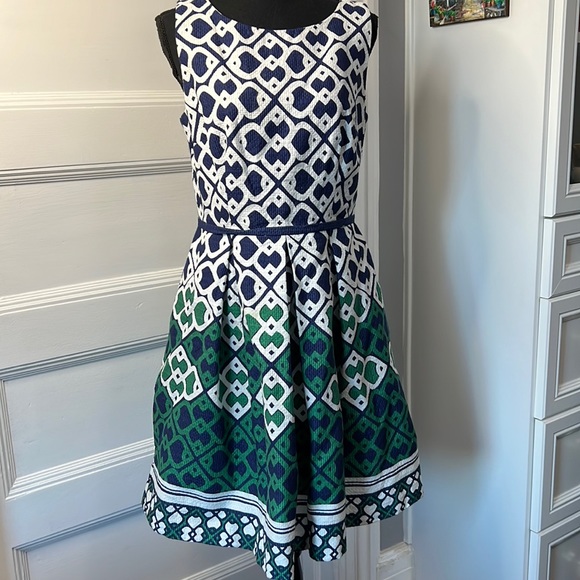 Taylor Dresses & Skirts - TAYLOR WOMENS DRESS SIZE 6